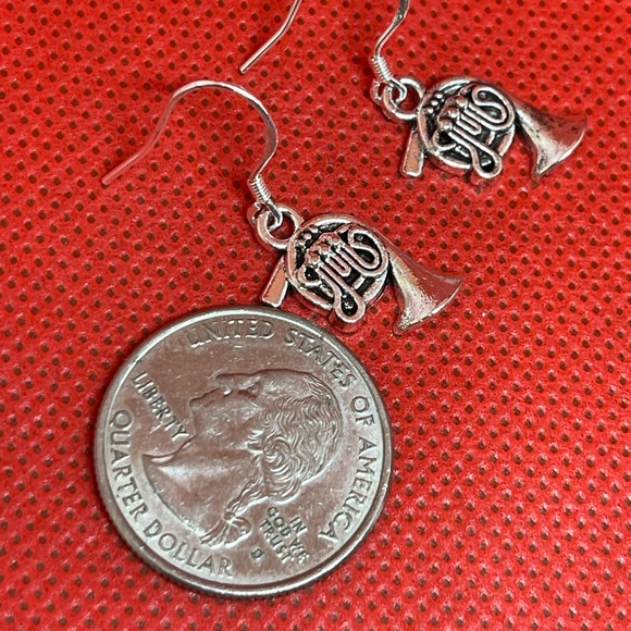 Earrings Music Instrument - Picture 3 of 4